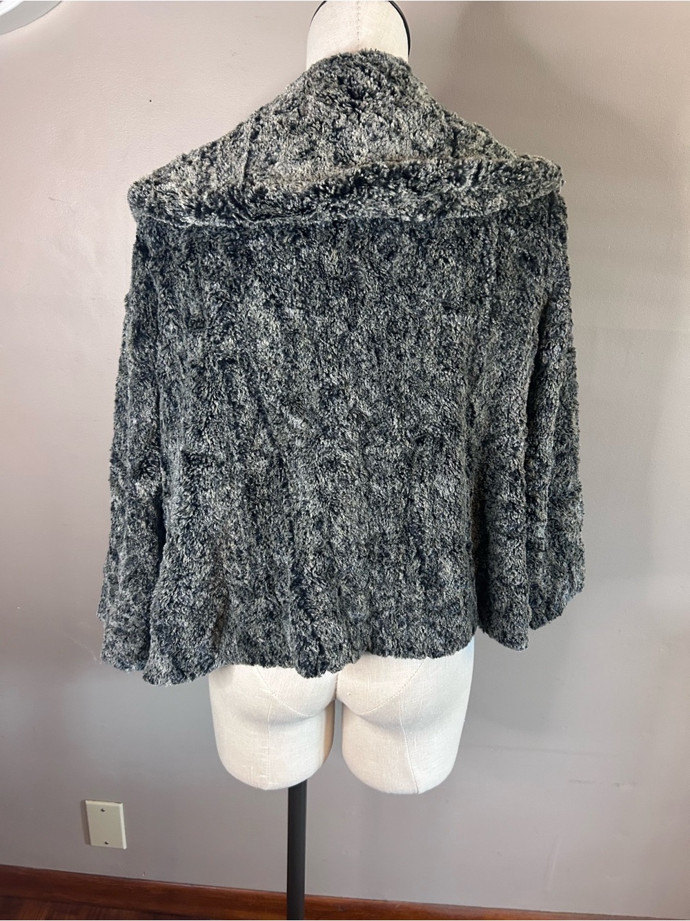 CAbi Gray Plush Faux Fur Shrug Jacket xl - Picture 5 of 7